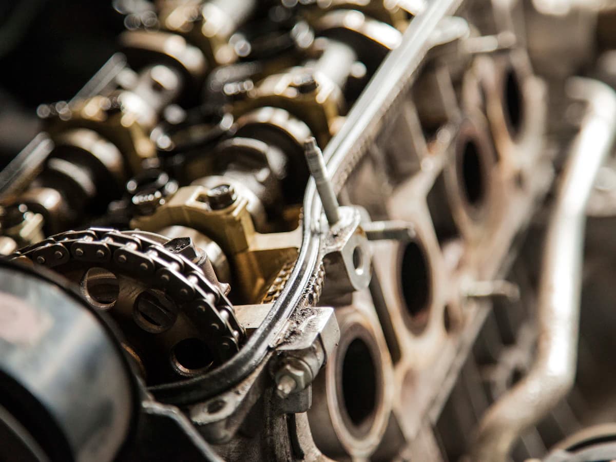 Engine internals — timing and valvetrain
